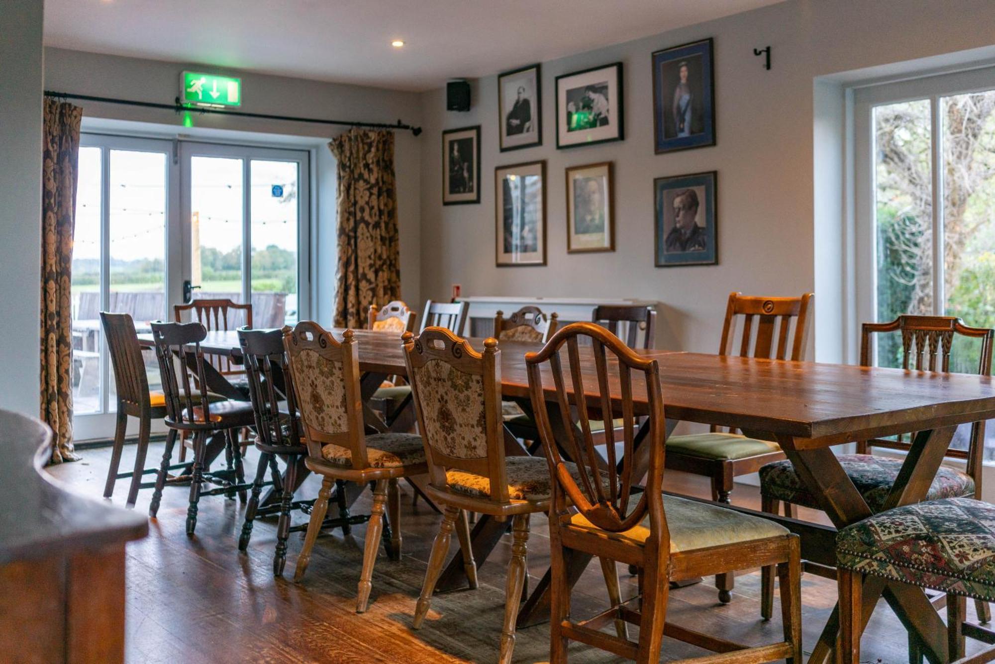The Anchor Inn Lower Froyle エクステリア 写真