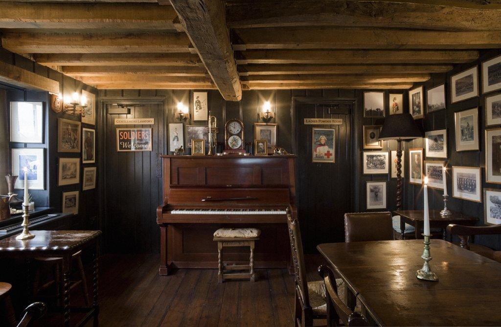 The Anchor Inn Lower Froyle レストラン 写真