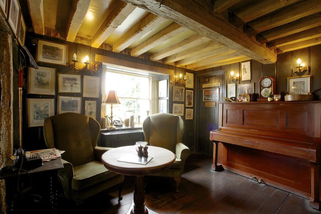 The Anchor Inn Lower Froyle エクステリア 写真